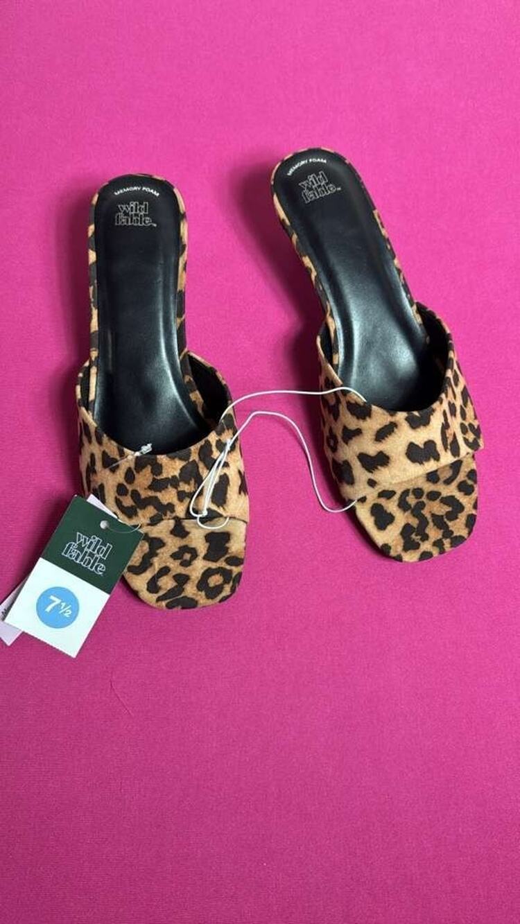 Wild Fable Leopard Print Slide Sandals Women’s Memory Foam Open Toe Size 7 1/2 - Picture 1 of 5